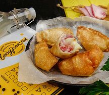 ЧебурекМи с моцареллой и ветчиной