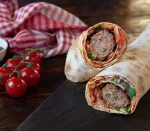 Люля-кебаб в лаваше с сыром