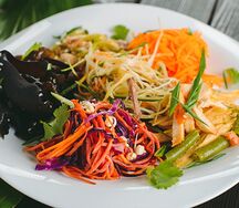 Ассорти из корейских закусок