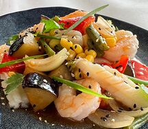 Морепродукты с овощами в сладком Чили 