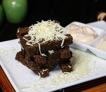 Гренки с чесноком и сыром