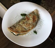 Ротти со шпинатом и муссом из феты