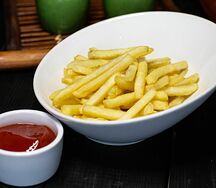 Картофель фри с кетчупом