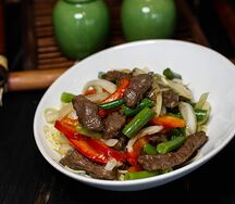 Вок с говядиной и овощами
