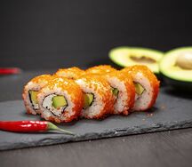 Ролл Калифорния с авокадо