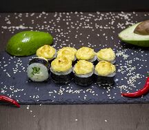 Запеченный сырный ролл с курицей