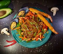 Харусаме с морепродуктами в соусе хойсин мини