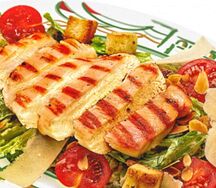 Салат Цезарь с курицей