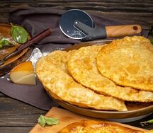 Чебурек со свининой и говядиной