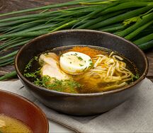 Куриный бульон с пшеничной лапшой