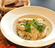 Пельмени в сливочно-грибном соусе