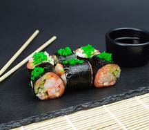 Сашими ролл с лососем и креветкой
