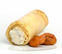 Блин с творогом и курагой