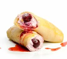 Блин с творогом и вишней