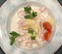 Кальмар в сливочном соусе