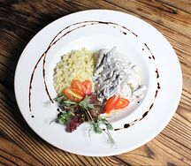 Буженина, запеченная в мясном соусе