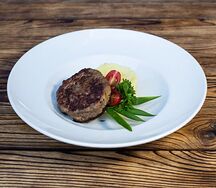 Мясная котлета с картофельным пюре