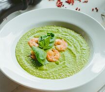 Зеленый суп-пюре с креветками