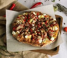 Римская пицца с копченой курицей