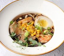 Рамен с креветками и свининой