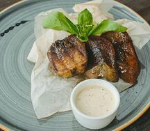 Язык говяжий гриль со сливочным хреном