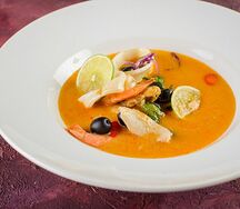 Том ям с морепродуктами