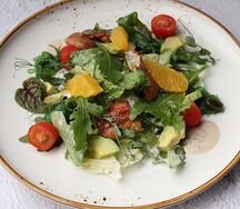 Салат с копчёным угрем и апельсином