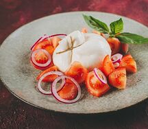 Буратта с томатами
