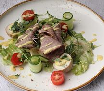 Салат с ростбифом и огурцом