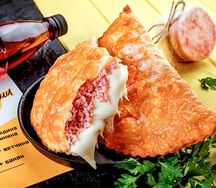 Чебурек с сыром и ветчиной