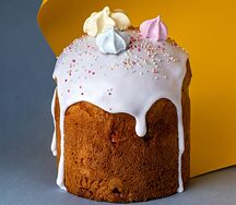 Царский кулич с вяленой вишней, апельсиновыми цукатами и изюмом