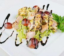 Салат с курицей и винoградом