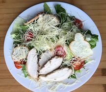 Салат Цезарь с курицей