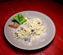 Паста с курицей и грибами