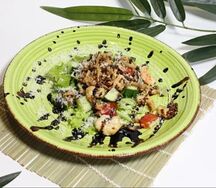 Теплый салат с морепродуктами