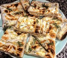 Лаваш с сыром на мангале