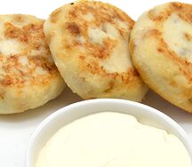 Сырники из творога с изюмом