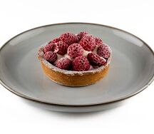 Тарталетка с малиной