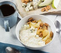 Овсяная каша с грушей и сыром дорблю