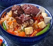 Японский тяхан с говядиной и овощами