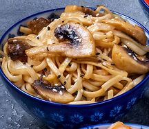 Лапша пшеничная удон с курицей и овощами
