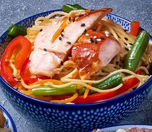 Лапша яичная с говядиной и овощами