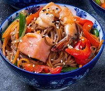 Лапша гречневая с грибами и луком
