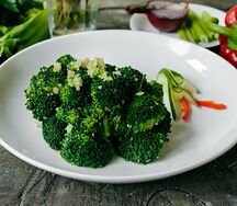 Брокколи в чесночным соусе
