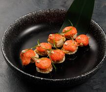 Запеченные роллы с курицей Цезаридо
