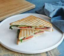 Сэндвич с красной рыбой