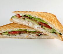 Сэндвич с салями