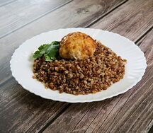 Котлета куриная с гречкой