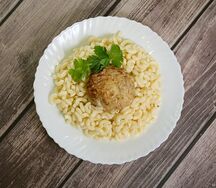 Котлета куриная с макаронами