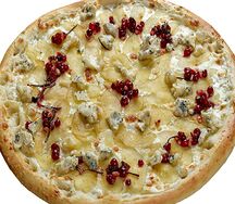 Пицца с грушей и сыром горгонзола
